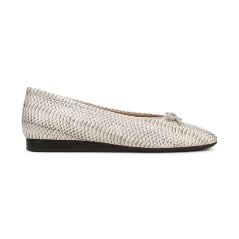 Larissa Wedge Flat